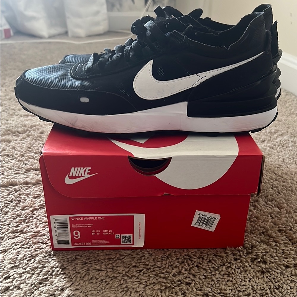 Nike Waffle One Black and White Classic Sneakers